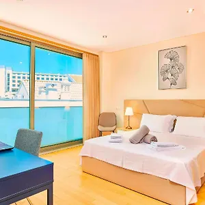 stunning-townhouse-shared-pool-in-tavira-centre.hotelaalgarve.com/