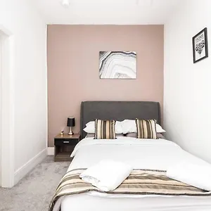 exclusive-house-near-the-heart-of-the-racecourse.yorkshirehotels.net/